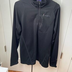Patagonia Men's Lightweight Black Pullover Jacket